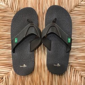 Sanuk youth flip flops